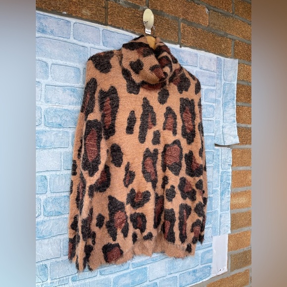 show me your mumu fatima turtleneck in cheetah fever size medium - Picture 3 of 7